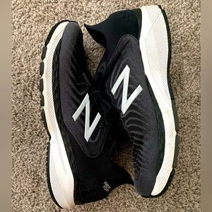 New Balance Fresh Foam 860v11 women’s size 9.5